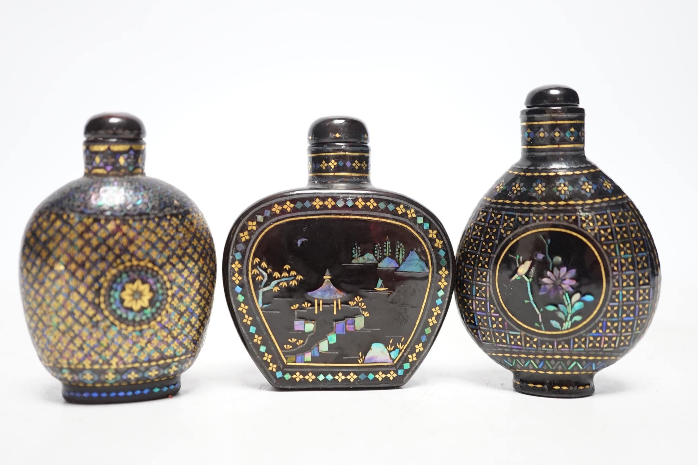 Three Chinese lac burgaute snuff bottles, 19th/20th century, largest 6cm high